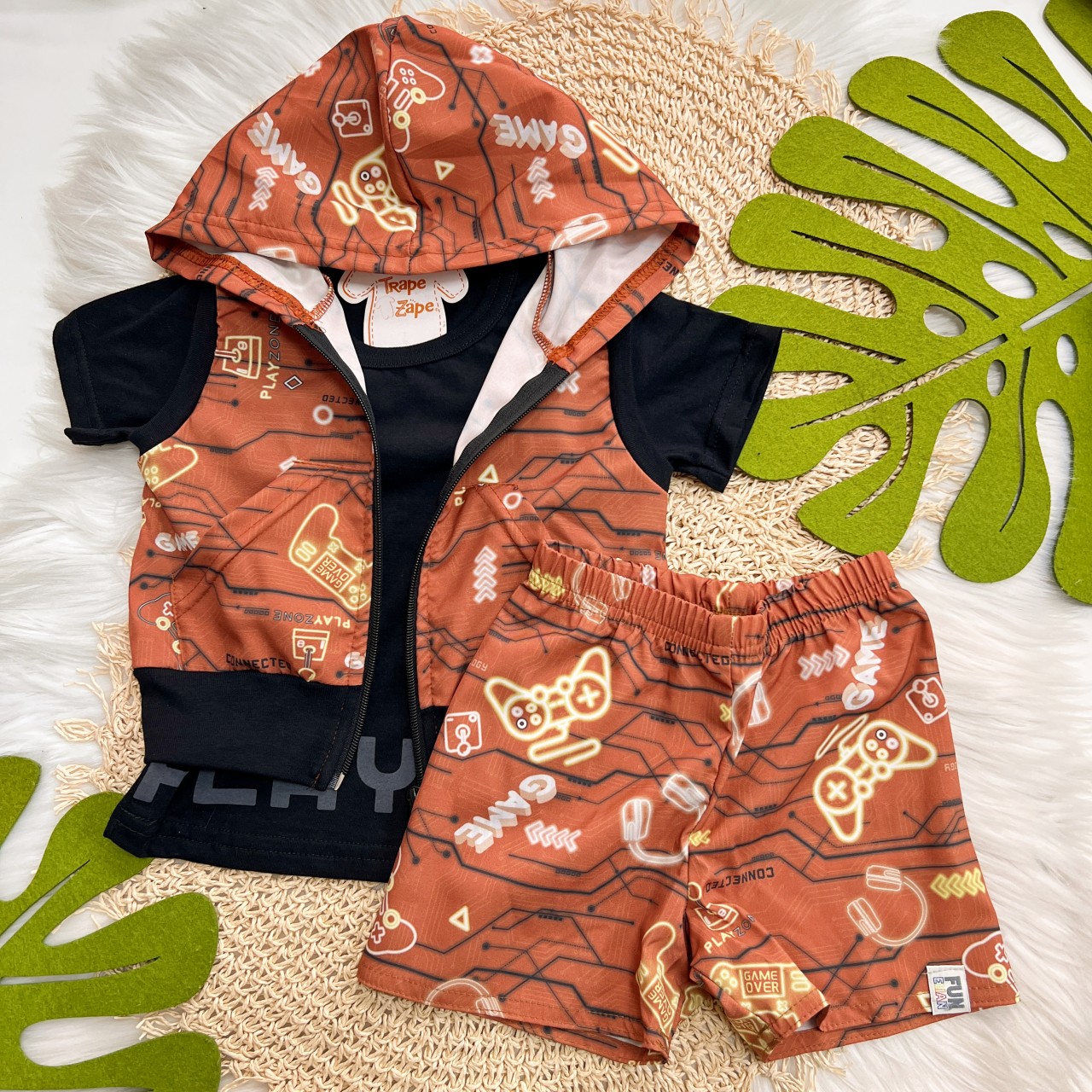  Conj. Colete com Capuz, Camiseta Playing e Short Gamers - Marrom